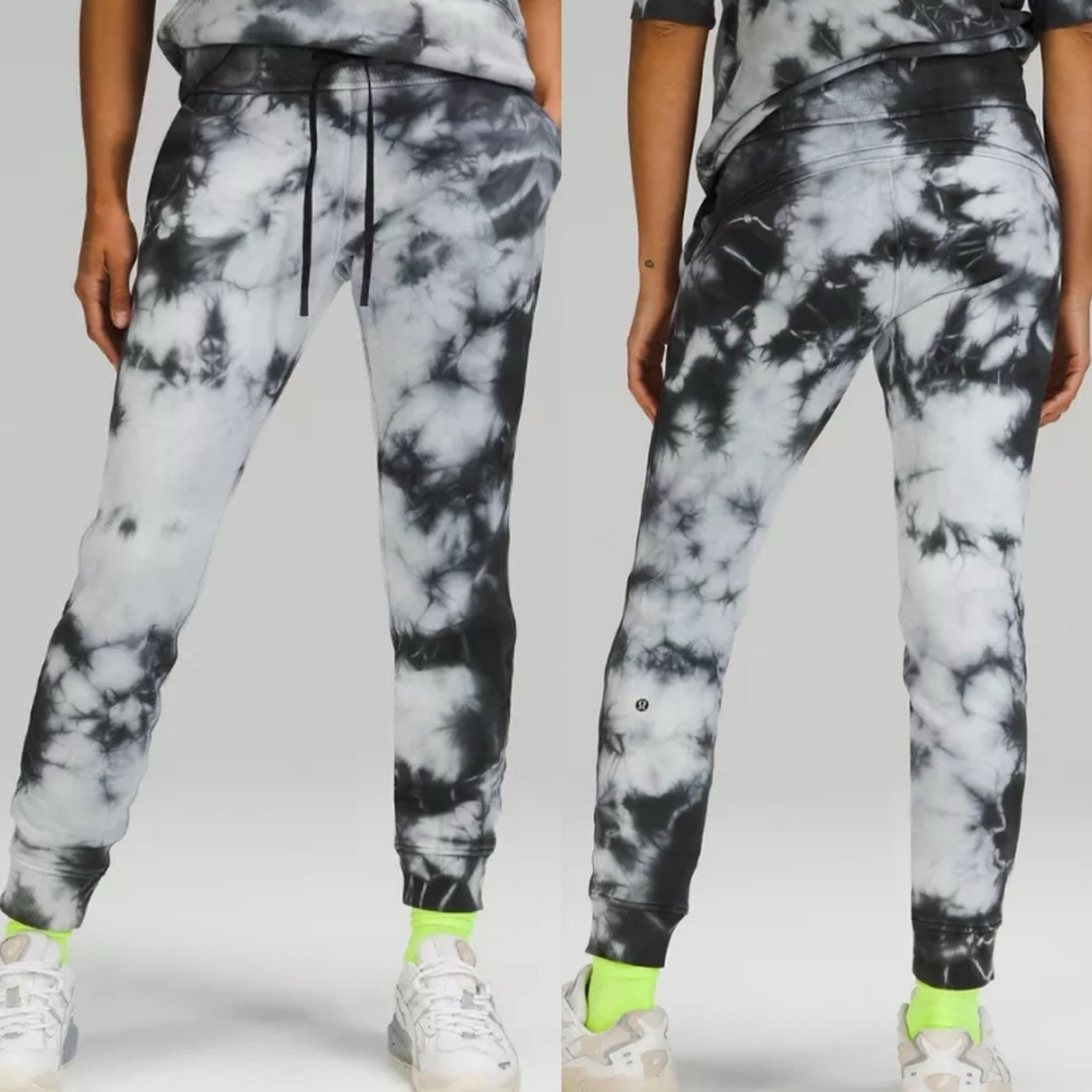 Lululemon‎ Warm Down Jogger Pant size 4 Women’s Activewear